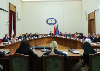 Vrasja e gjyqtarit Kalaja, Balla: Të mbahet 1 minutë heshtje në Kuvend. Opozita: Të shpallet “Dëshmor i Atdheut”