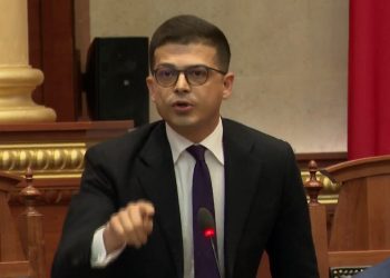 Debate për gjenocidin serb, Vëngu: Mos jepni leksione patriotizmi, hajdeni në protestë. Kapri: Kosova meriton mbështetje Politikë | 1 orë më parë Facebook