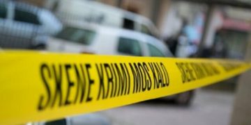 E rëndë në Kosovë, burri qëllon me thikë gruan dhe vajzën e mitur