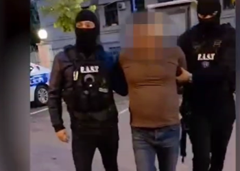 Kapet në Tiranë shqiptari i akuzuar për kultivim kanabisi në Gjakovë