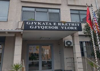 Incident tjetër në gjyqësor/ Avokati dhunon punonjësin e sigurisë në Gjykatë, shoqërohet në polici