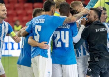 Derbi i parë i sezonit është bardheblu, Tirana dominon me tre gola Partizanin dhe e parakalon në zonën e ftohtë të renditjes