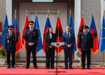 Gjenerata e re e Policisë, ministrja Koçiu: Ju mbani një uniformë të rëndë…
