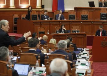 “Veliaj s’është i pandehur për inceneratorin”. Dumani flet në Kuvend, përplaset edhe me Berishën
