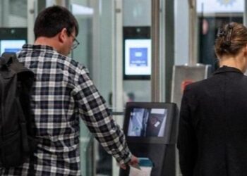 Lamtumirë vulave në pasaportë (dhe radhëve): nga nesër hyn në fuqi sistemi i ri i ‘Hyrje-Daljes’ për qytetarët e vendeve jashtë BE-së!