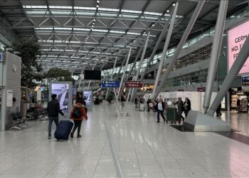 “Policia t’i rrëzojë dronët”, reagimi i ashpër pas paralizimit të aeroportit të Mynihut