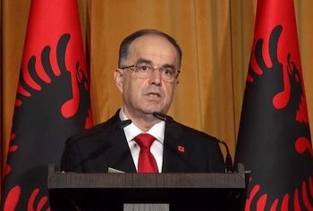 Si shkarkohet presidenti? Avokati sqaron: Kallëzim penal, më pas heton drejtësia