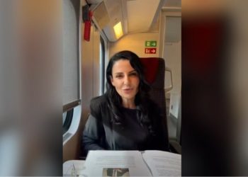 VIDEO / Balluku, me tren nga Zyrihu në Bernë: Bashkëpunim me Zvicrën për rrjetin hekurudhor në Shqipëri