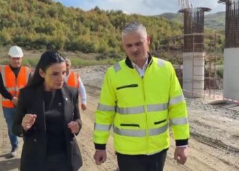Inspekton punimet në aksin Elbasan-Rrogozhinë/ Balluku: Ecuria 60%, në qershor 2026 mbarojmë..