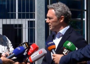 Nuk u paraqit se kishte këmbën e thyer! Dështon në GJKKO seanca për Bardh Spahinë
