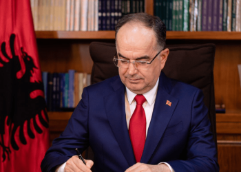Presidenti Begaj shpall procedurën e aplikimit për vendin vakant në gjykatën Kushtetuese