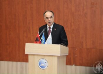 Begaj uron çeljen e vitit të ri akademik: Arsimi i lartë, çelësi për të kuptuar botën