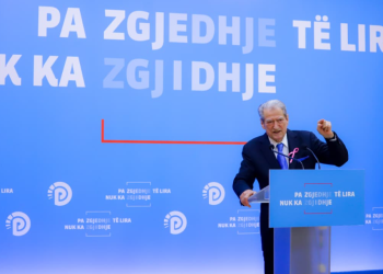 Raportimi i Dumanit në Kuvend, Berisha vijon sulmet: Fliste si i kapur. Nuk pranoi pyetjet me gojë se…