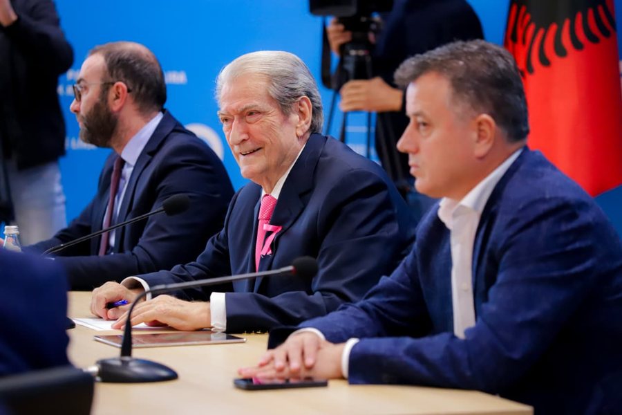  Ata që i futën thikën pas shpine  sot të vrasin për Berishën   Hoxha  PD duhet të kthejë vëmendjen tek 