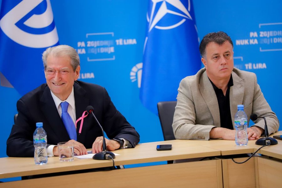  Noka është arrogant  ka figura të tjera partia   Kritikat e qytetarit për Berishën  Duhen protesta dhe jo parada mode