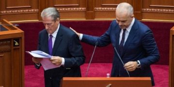 Nga zyrat e Berishës drejt bashkive të Ramës/ Gazetari: Baza e PD, e zhgënjyer