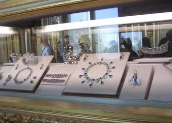 “Skifterët” në Francë grabitin Muzeun e Luvrit/ Hyjnë nga dritarja dhe arratisen me sukter! Zhduken bizhuteritë e Napoleon Bonapartit