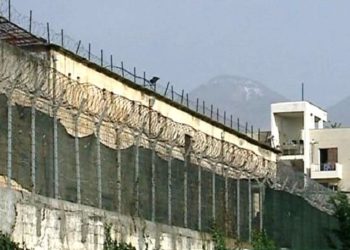 Dy të burgosur tentuan arratisjen, Prokuroria e Tiranës dërgon në gjyq tre punonjës të burgut 313