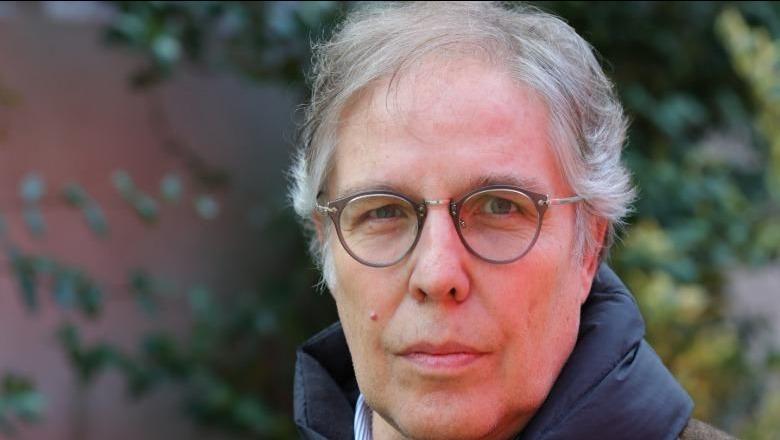 Jo  fajin nuk e ka më Saliu  por ata pak shërbëtorë të verbër që e mbështesin ende