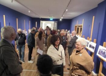 “Një popull në lëvizje”, ekspozita fotografike që dokumenton varfërinë e Shqipërisë në vitin 1994