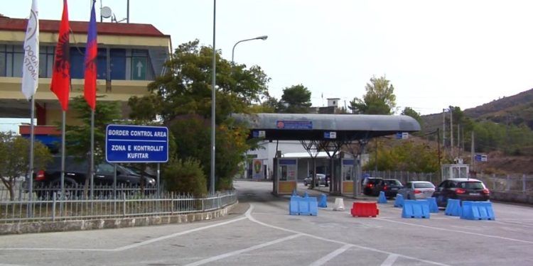 Bllokohet Kakavija dhe Qafë Bota, doganierët grekë në grevë. Ja cilët do lejohen të kalojnë në pikat kufitare  