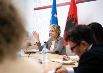 Ministrja Sala: Përmirësojmë sektorin farmaceutik, tolerancë zero ndaj abuzimit