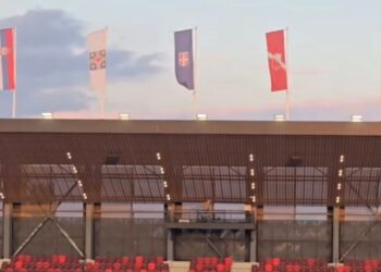FOTOLAJM / Kuqezinjtë stërviten në Serbi, por flamuri shqiptar mungon në stadium!