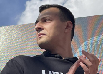 “A jeni gati?”, djali i Hashim Thaçit fton shqiptarët në shesh për drejtësi