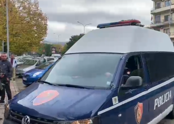 Nën masa të rrepta sigurie, mbërrin në gjykatën e Gjirokastrës autori i vrasjes së biznesmenit italian