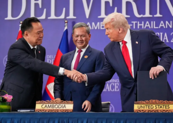 “Nuk ka tregti pa ndaluar luftën!” Trump ndërmjetëson, Tajlanda dhe Kamboxhia nënshkruajnë armëpushimin