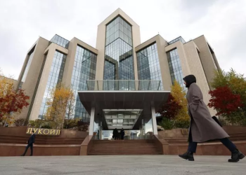 Rusia në vështirësi, industria dhe prodhimi në krizë. Kompanitë e naftës në kolaps