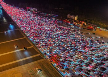 Makinat në trafik deri në 24 orë! Bllokimi më i madh i të gjitha kohërave, imazhe të pabesueshme (VIDEO)