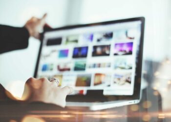 Më pak se 30% e punonjësve shqiptarë përdorin internet në punë