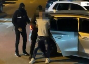 (VIDEO)Shpërndante kokainë në Kamëz/ Policia arreston në bulevardin “Nënë Tereza” 22-vjeçarin. Sekuestrohen..