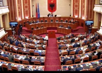 “Pse nuk dilni me kandidatin, po e takoni natën?”/ Këlliçi -Ballës: Një pjesë e mirë e grupit të PS do ta votojnë Binajn