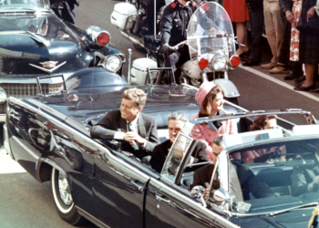 Rusët u dorëzojnë SHBA-ve “raportin sekret” të KGB-së për vrasjen e Kennedy-t