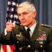 Wesley Clark dëshmitar në gjyqin ndaj Thaçit në Hagë, ish-gjenerali i NATO që udhëhoqi bombardimet kundër serbëve! 