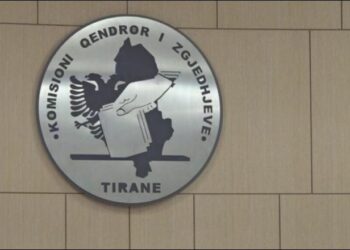 Zgjedhjet e pjesshme të 9 nëntorit/ PS, LZHK dhe ‘Shqipëria Bëhet’ dorëzojnë kërkesën në KQZ për t’u regjistruar si parti