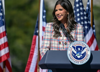 Incidenti me agjentët federalë, zyrtarja e lartë e Trump: Çikagoja është “zonë lufte”!
