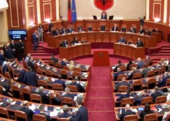 Marrin ‘OK’ në Kuvend, 113 vota pro për Zgjedhoren, 115 për Territorialen. Ngrihen Komisionet