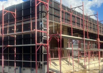 Lirimi i hapësirave publike/ Bashkia Tiranë bllokon një tjetër ndërtim pa leje në Farkë