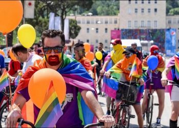 Qeveria u tërhoq nga gjinia gjithëpërfshirëse, aktivisti Pinderi: Lëpirësa të Trump!