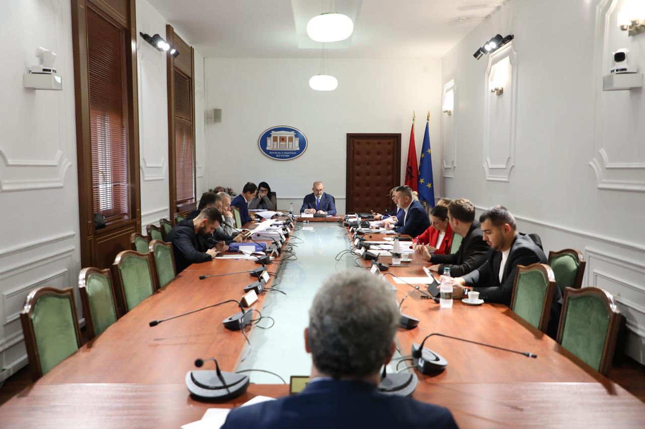  Ligjet  miratojnë në parim projektligjin për buxhetin e vitit 2026  opozita nuk merr pjesë në votim