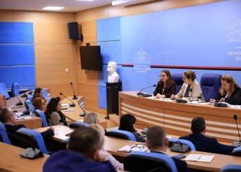 Ministria e Arsimit nis përgatitjet për Maturën Shtetërore 2026