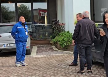 “Flori ndërhyri për të më mbrojtur mua…”, zbardhet dëshmia e kamarierit për krimin e dyfishtë në Manzë