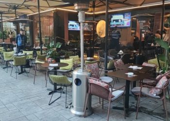 Video nga vendi i ngjarjes/ Vrasja e kuzhinierit në Tiranë, policia: 34-vjeçari u godit me thikë gjatë një konflikti për…