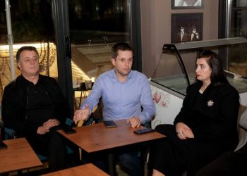 FOTOLAJM/ Paloka, Alimehmeti dhe Noka fushatë në kryeqytet, por në takim mungon kandidati Binaj