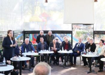 Kushtetuesja “ngriu” dekretin për zgjedhjet në Tiranë, Manastirliu vazhdon fushatën! Takohet me banorët e..