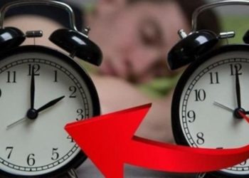 Rikthehet ora diellore! Sonte në orën 03:00, akrepat shkojnë 60 minuta pas! Flemë një orë me shumë