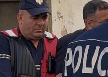 ‘Më ishte krijuar bindja se isha prokuror i SPAK-ut! Nuk kam dëmtuar asnjë..’, Gjykata e Sarandës lë në burg 49-vjeçarin